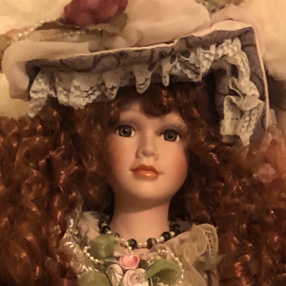 Vintage Cathay Collection Porcelain Doll in EUC - Picture 3 of 6